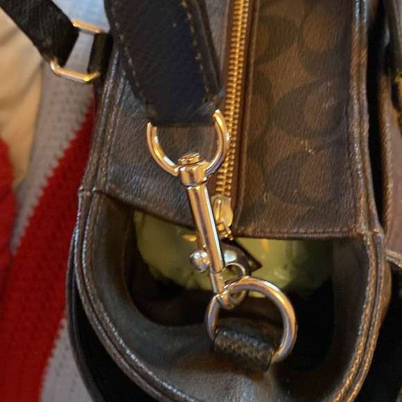 Coach diaper bag with adjustable and removable shoulder strap - Picture 9 of 15